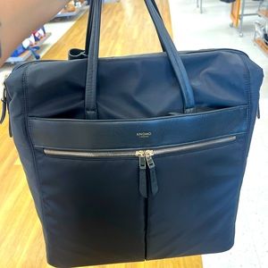 Weekender carry on bag of with wheels knomo